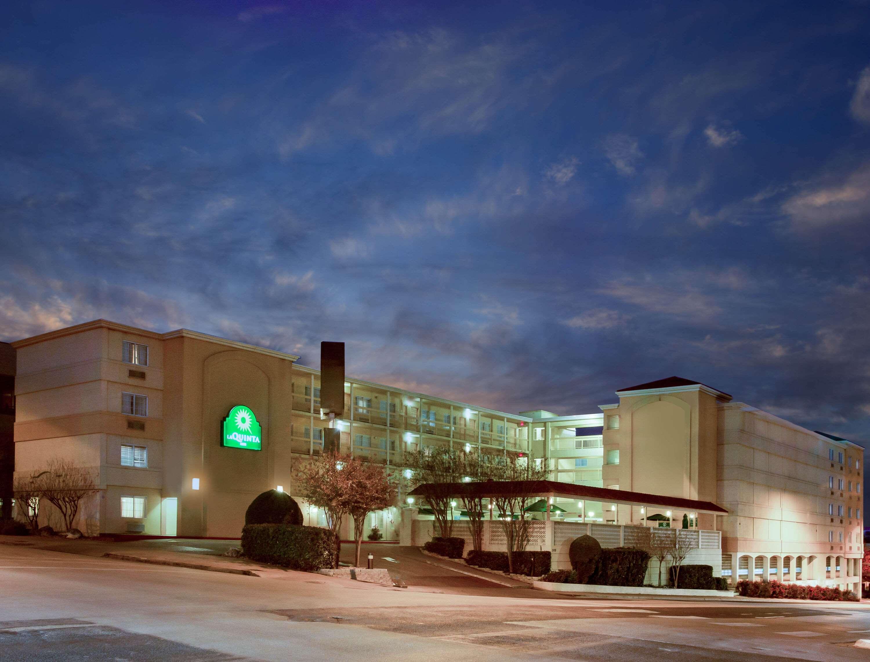 La Quinta Inn By Wyndham Austin Capitol / Downtown Exterior photo