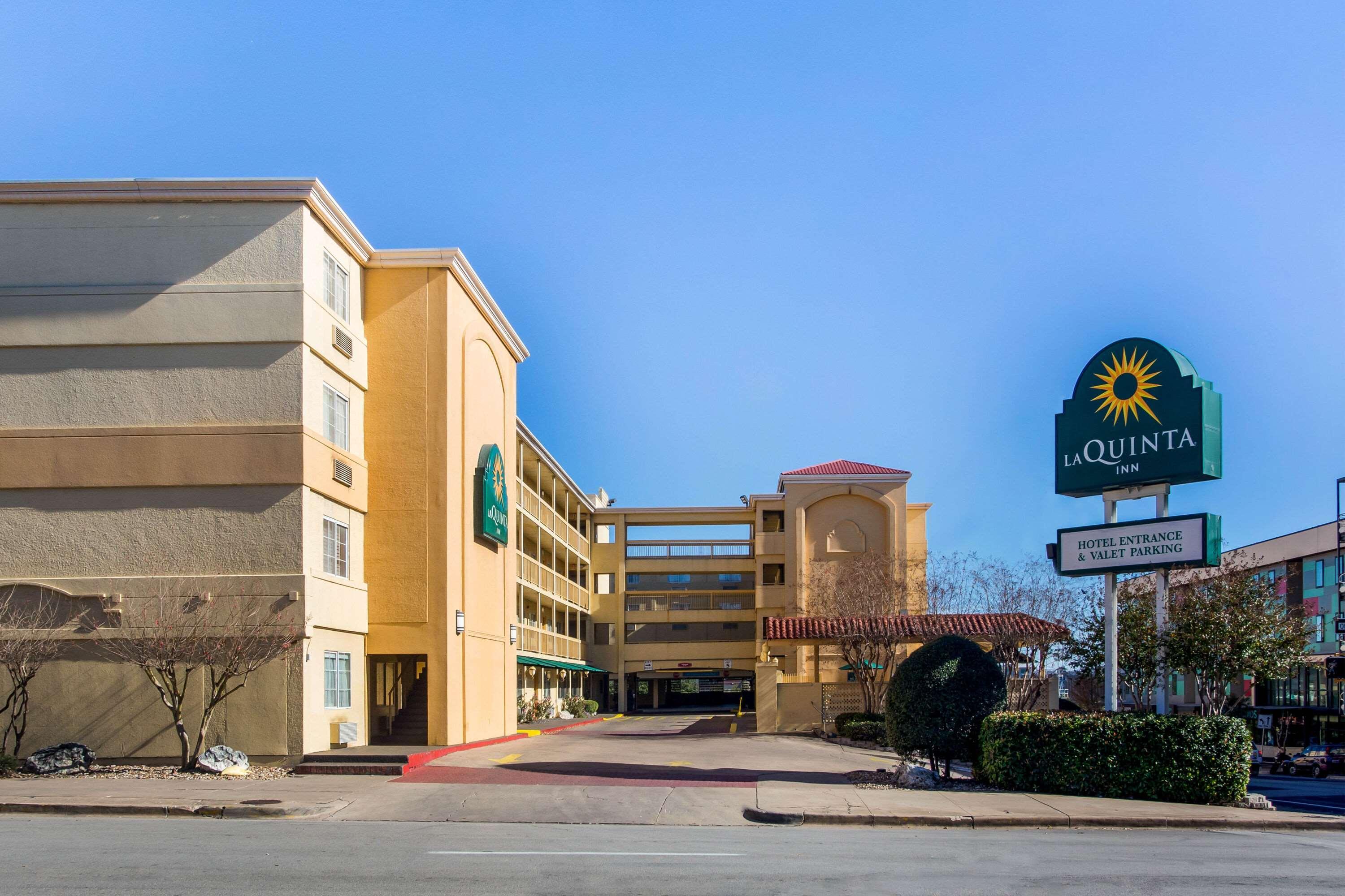 La Quinta Inn By Wyndham Austin Capitol / Downtown Exterior photo